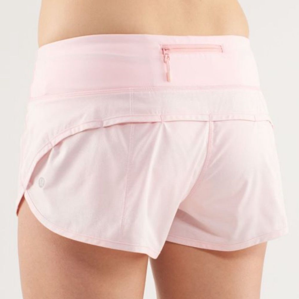 *Sold on Mercari*Lululemon Speed Up Short 2.5" in Pink with subtle sparkles Sz 6